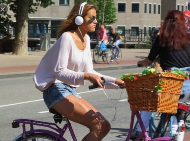 Is it illegal to ride a bike with headphones